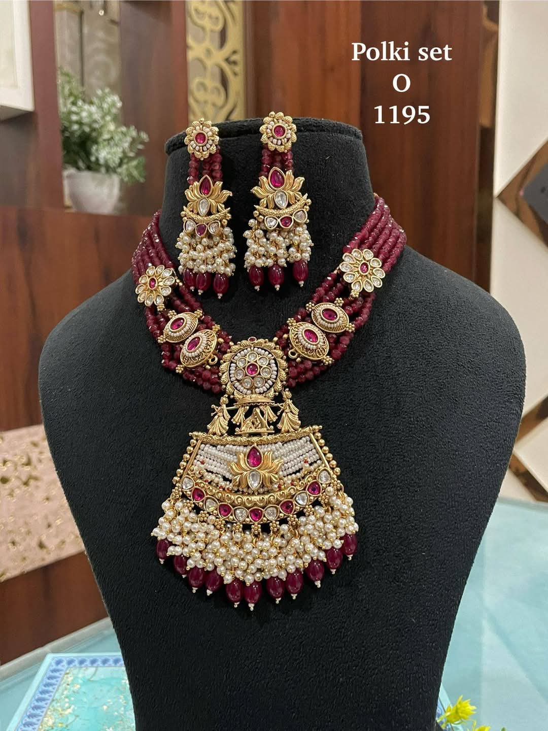 Polki Set For You With Antique Work